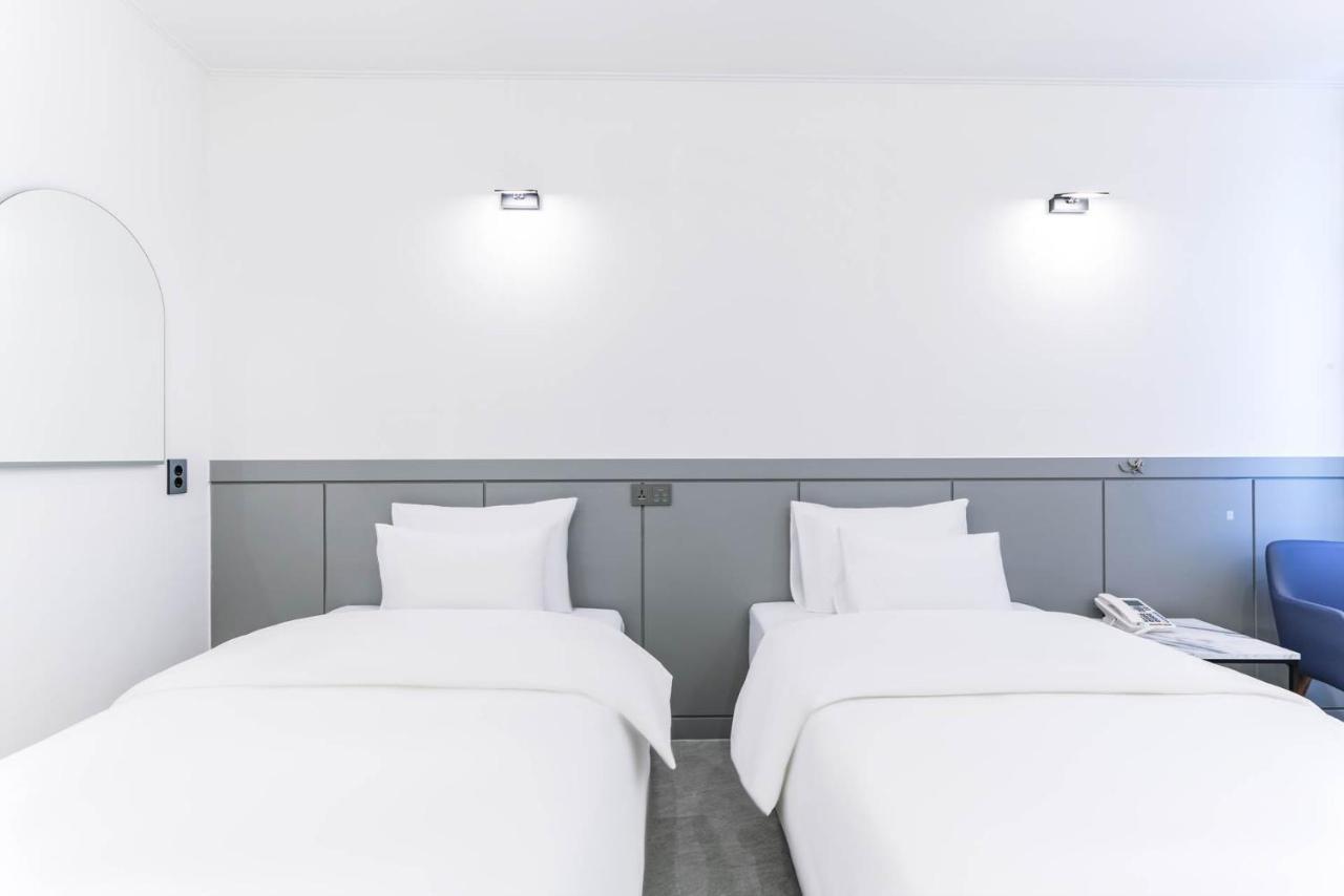 Pyeongtaek Godeok Rich Stay Hotel מראה חיצוני תמונה