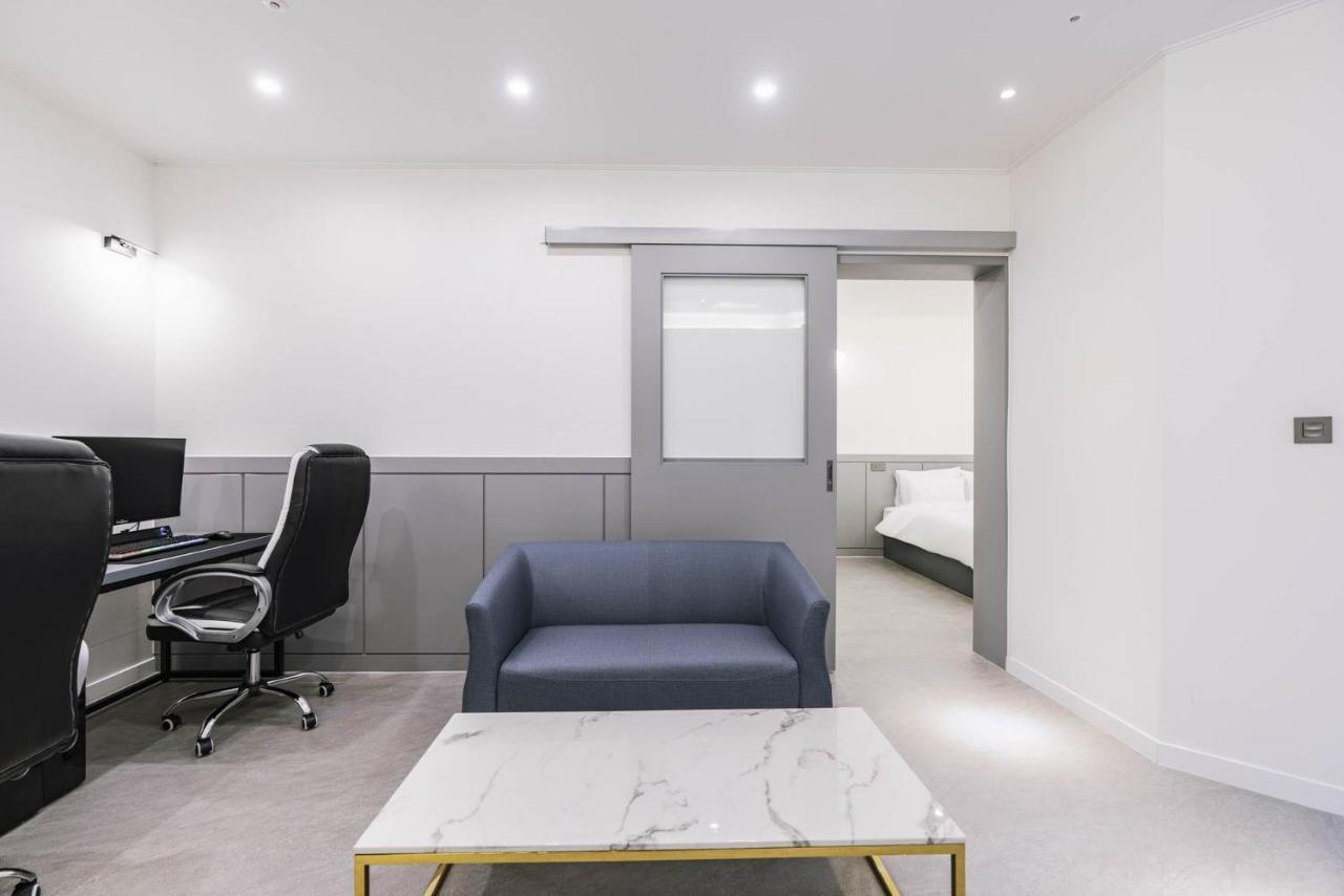 Pyeongtaek Godeok Rich Stay Hotel מראה חיצוני תמונה